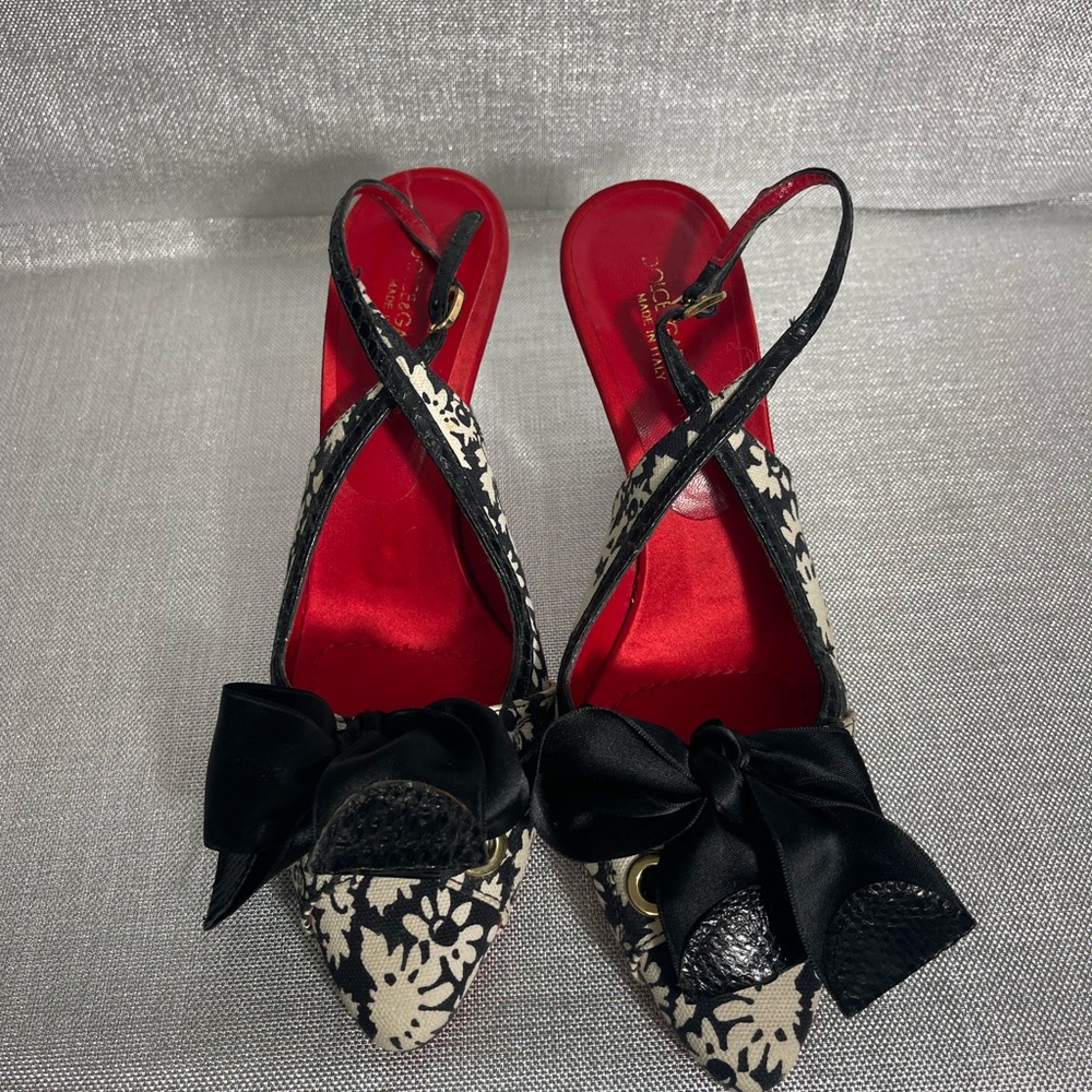 Dolce & Gabbana Black and Cream Floral Pointed Slingback Pumps with Bow